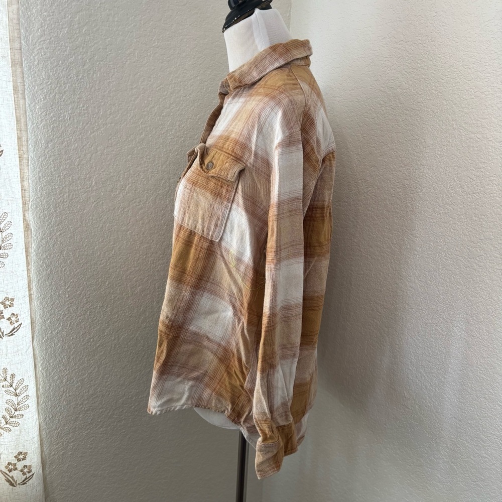 Old Navy Boyfriend Plaid Button Down Shirt - Picture 2 of 8
